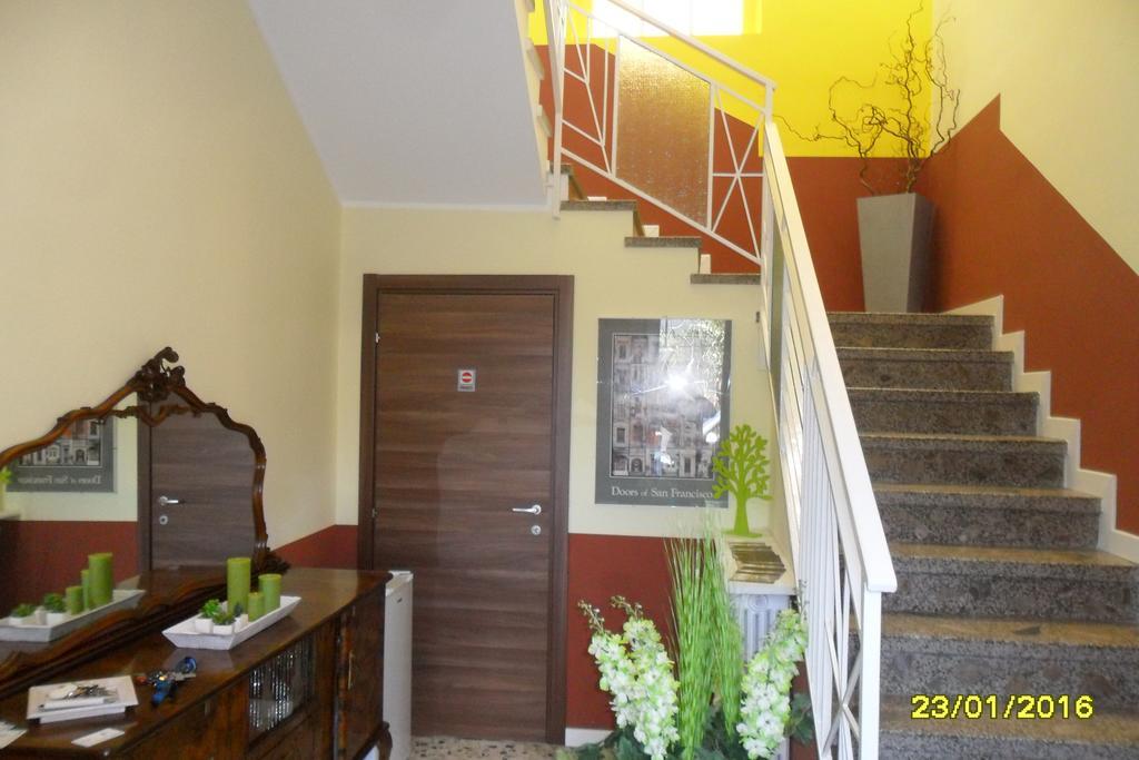 Location Lory Hotel Busto Arsizio Kültér fotó