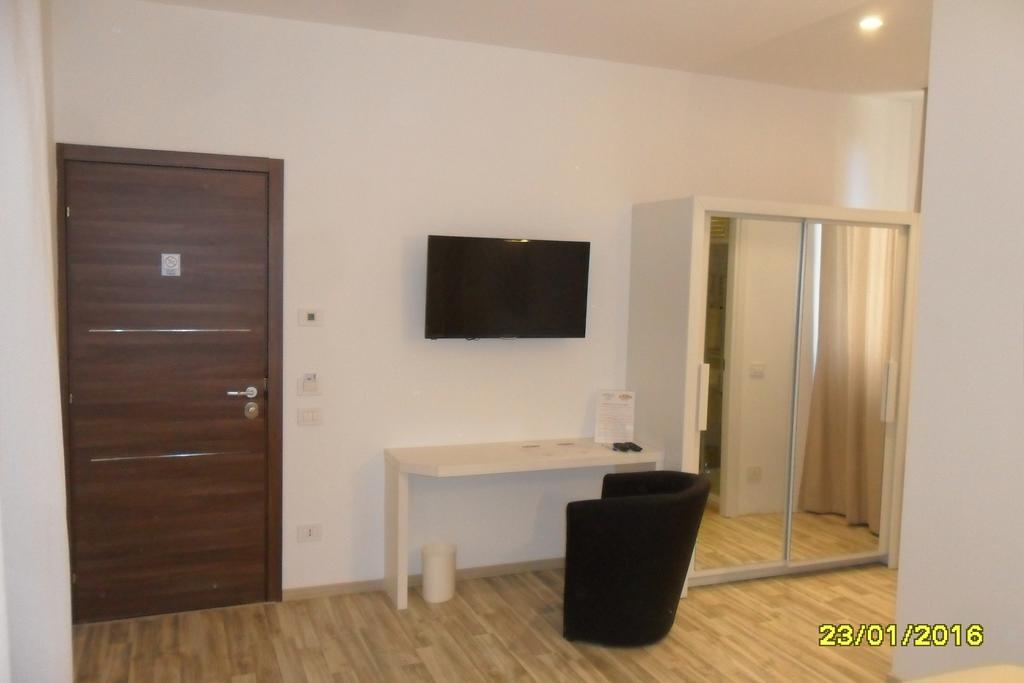 Location Lory Hotel Busto Arsizio Kültér fotó