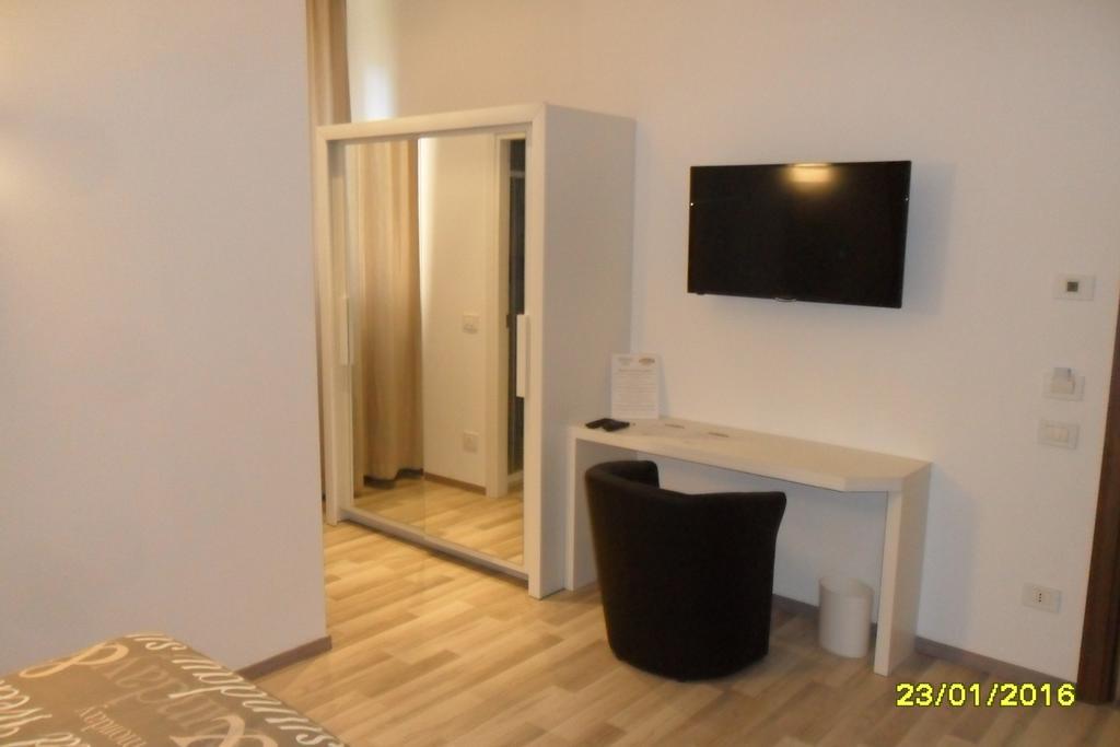 Location Lory Hotel Busto Arsizio Kültér fotó